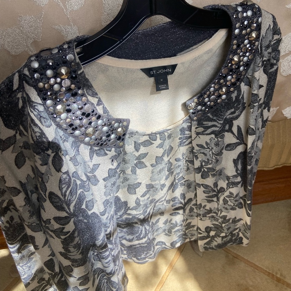 St. John sweater set shimmer floral M - Picture 9 of 9